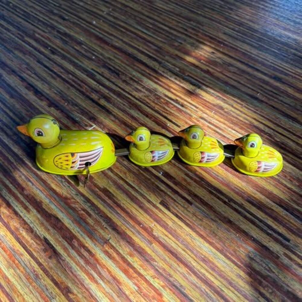 Vintage Wind-Up Tin Duck Family Toy